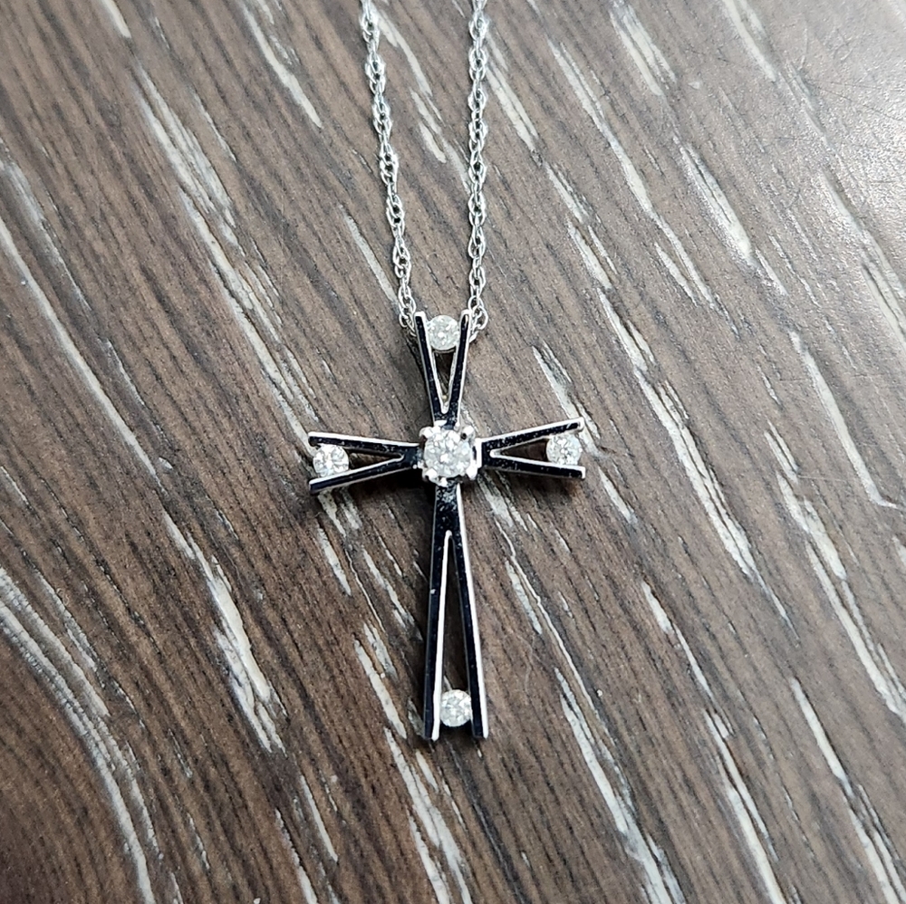 Elegant Silver Cross Pendant Necklace